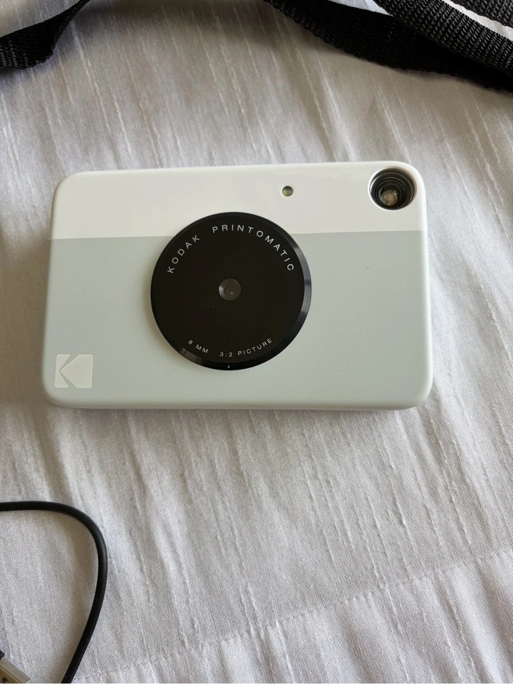 Kodak Printomatic Instant Camera Bundle - Zink Paper & Case